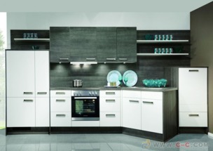 钢琴烤漆工艺在汽车烤漆与橱柜定制加工中的一体化应用